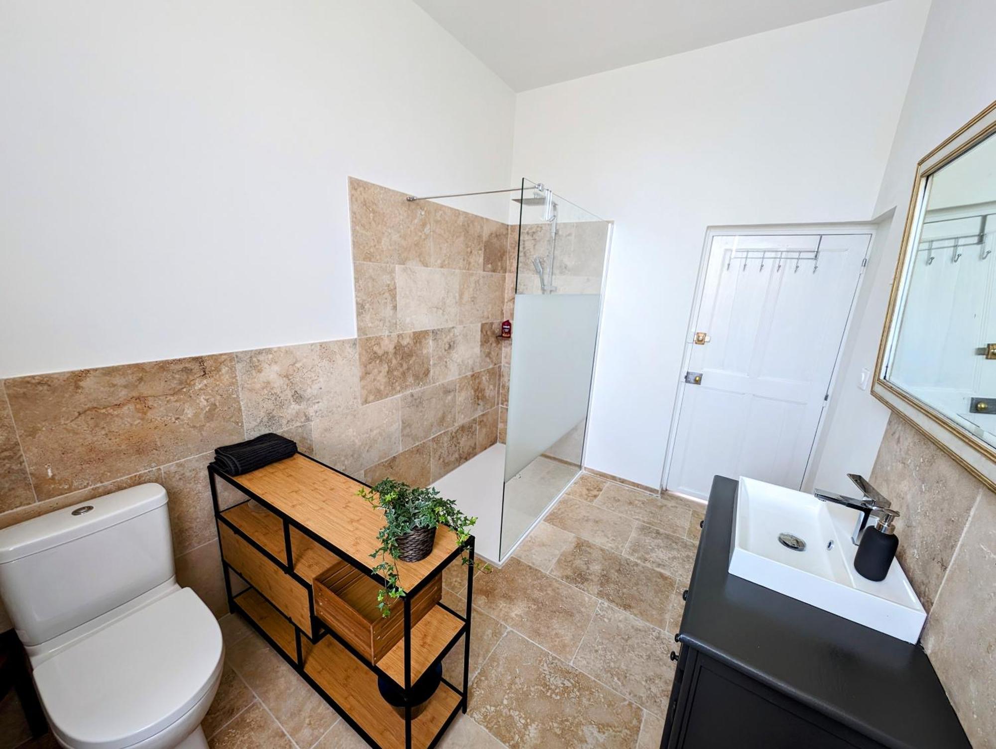 Maison De Style Tout Confort, Position Ideale, Avec Clim Et Petit Exterieur Orange  Exterior foto